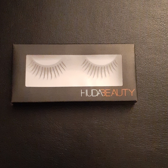 Lashes - Picture 3 of 4